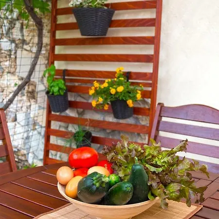 Mediterranean Terrace With Bikes & Sup * スクラーディン