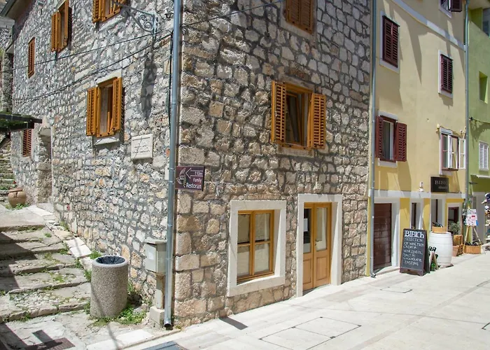 Mediterranean Terrace With Bikes & Sup Daire Skradin