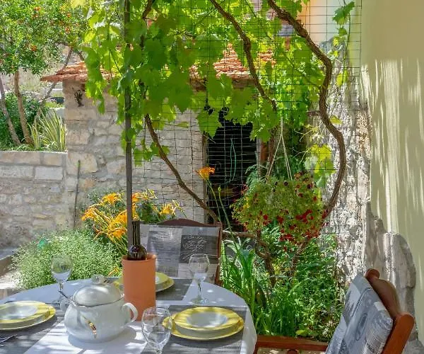 Daire Mediterranean Terrace With Bikes & Sup